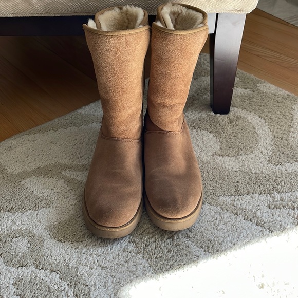 UGG Shoes - Women’s Ugg Skinny Boots Size 6 Chestnut
